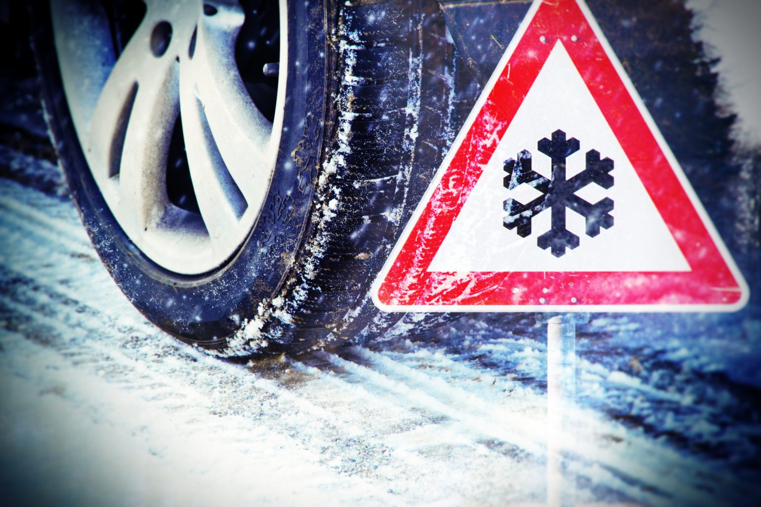 AdobeStock_74180571_Winter-Reifen-scaled-1-1536x1024.jpg